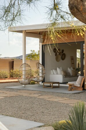 Terrace/patio - Casa Bella - Private Getaway w/ Pool - Spa - Views (Landers)