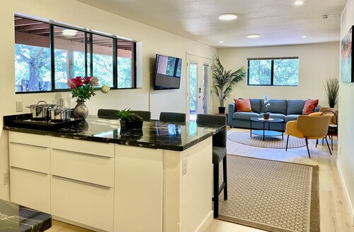 Desert garden apartment surrounded by Sedona’s majestic red rock mountains