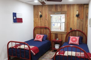 3 chambres, fer et planche à repasser, Wi-Fi gratuit, draps fournis
