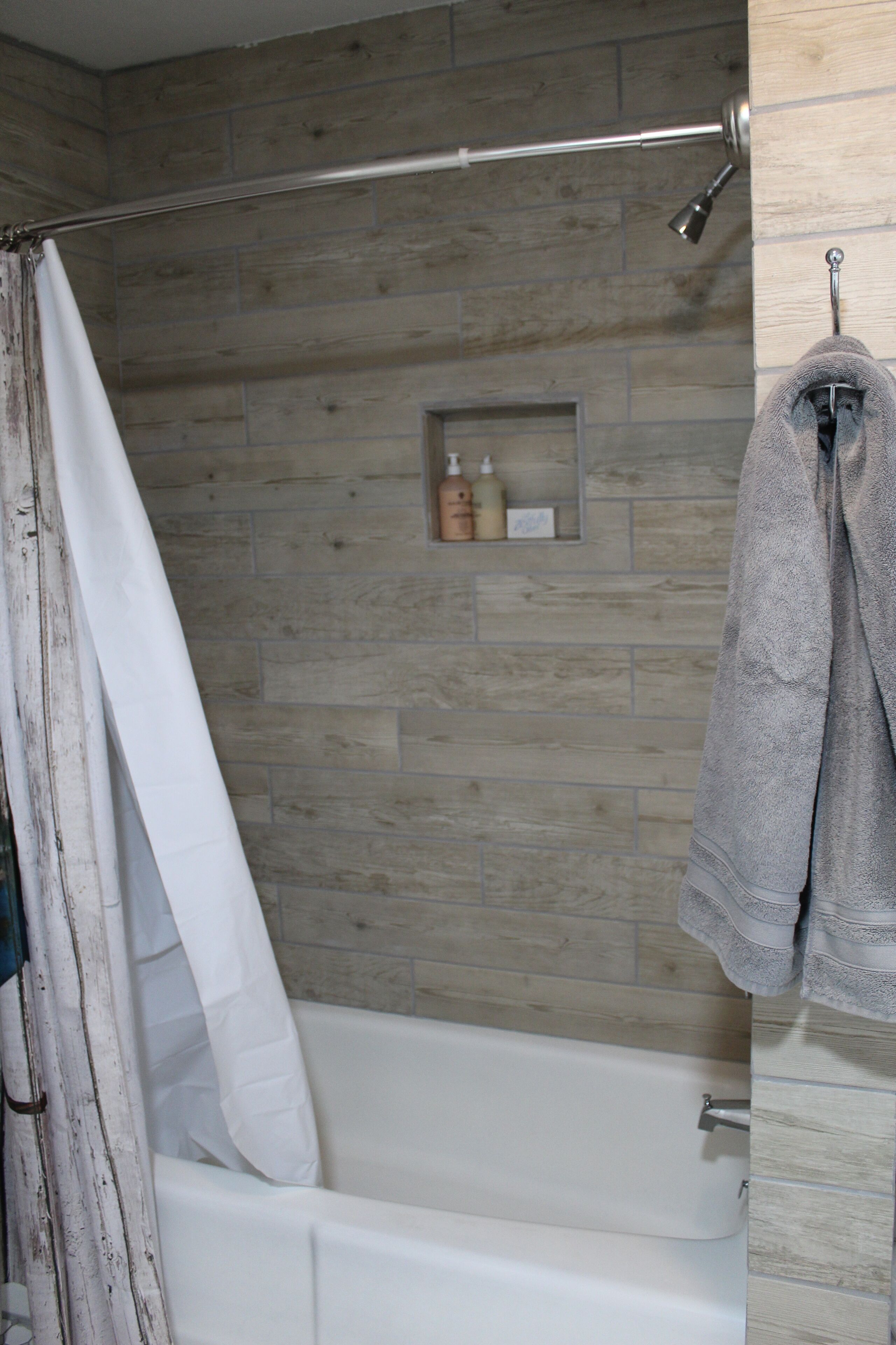 Combined shower/bathtub, hair dryer, towels, soap