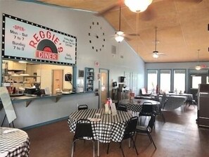 Dining - Comfy 2010 Surveyor RV, 2 bedrooms in Holiday Village in Quitman (Hawkins)