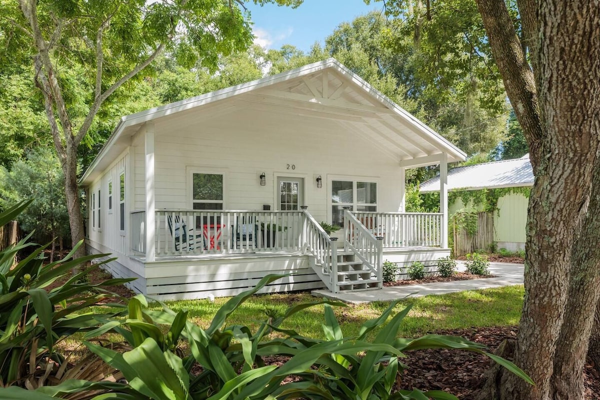 Photo 3 of Charming cottage near downtown and beach