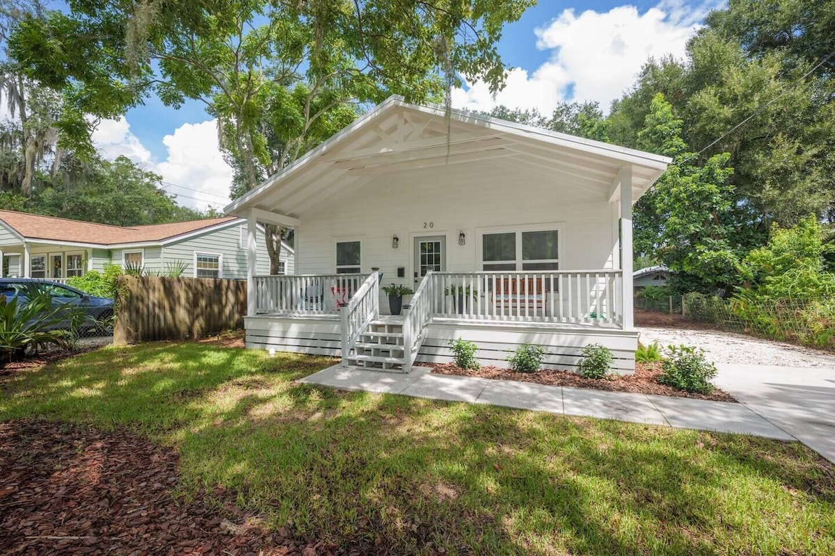 Photo 26 of Charming cottage near downtown and beach