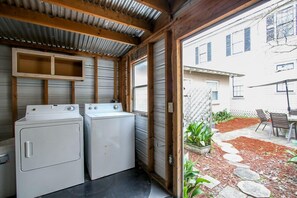 Basic Apartment | Laundry
