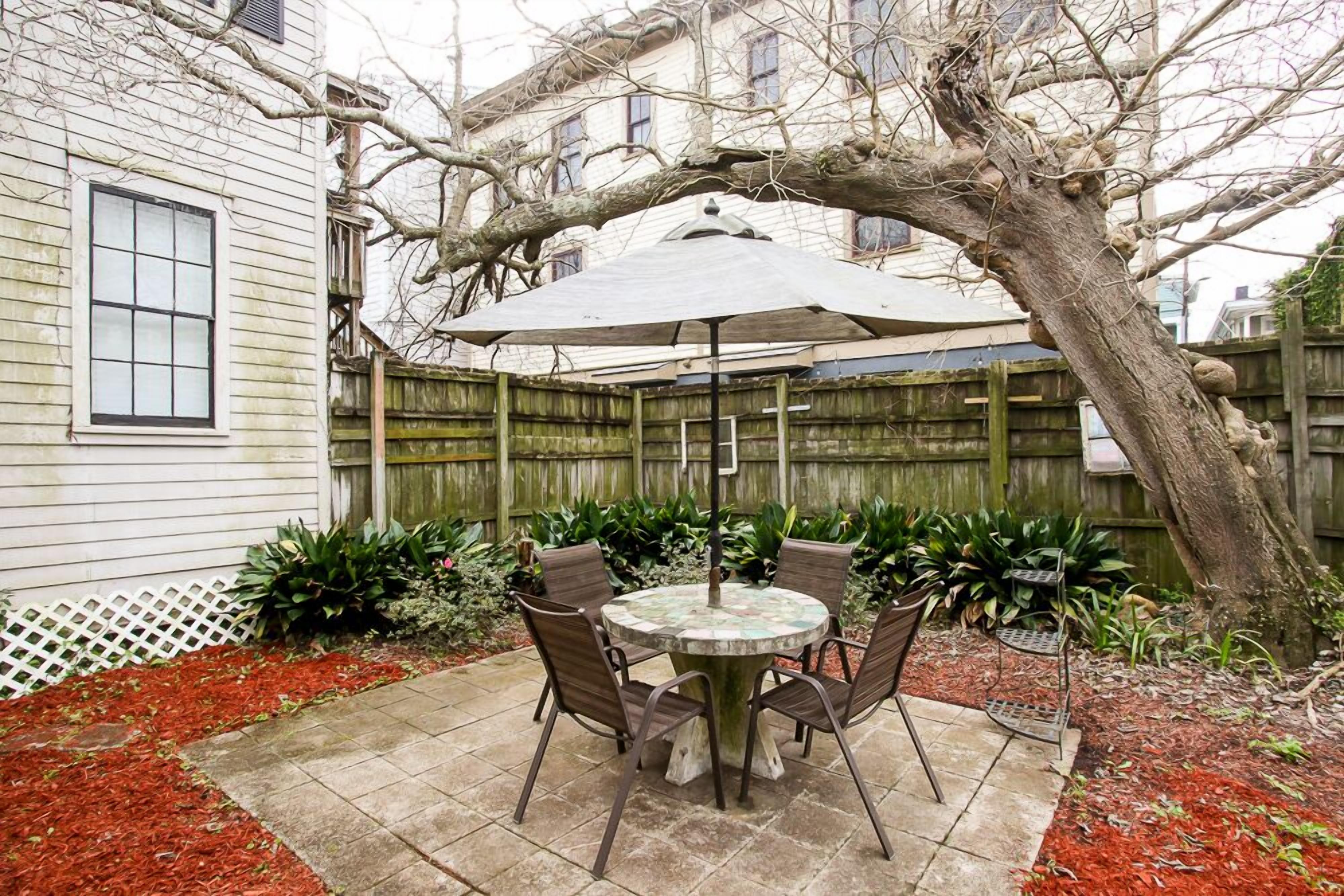 Basic Apartment | Terrace/patio