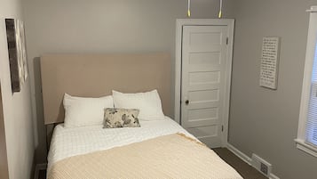 2 bedrooms, desk, iron/ironing board, free WiFi