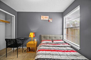 2 makuuhuonetta, silitysrauta/-lauta, Wi-Fi, vuodevaatteet