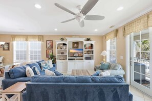 Smart TV - 5BR Sleeps 14 - Pvt Pool - Walk to Beach (11313) (Surfside Beach)