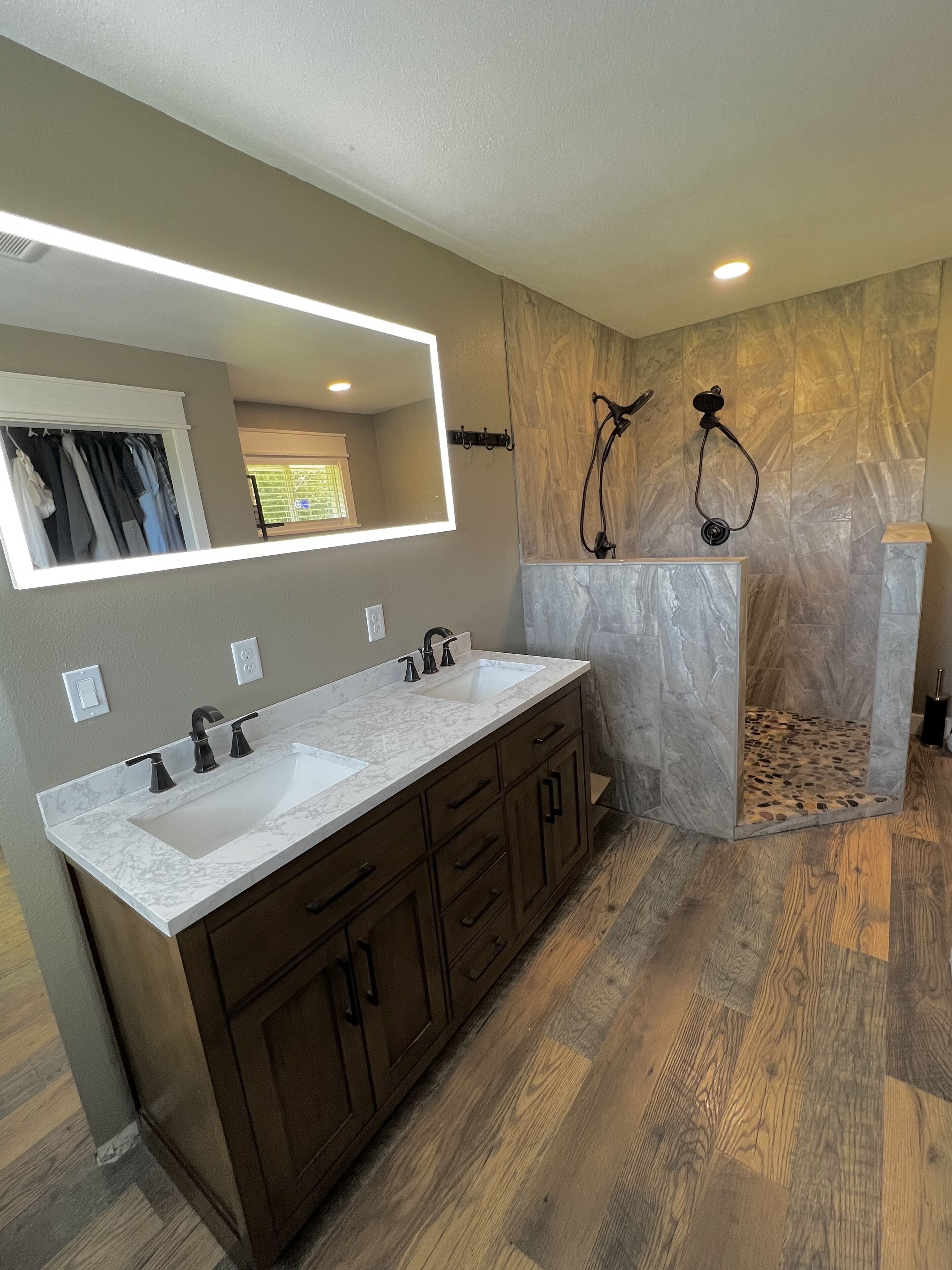 Combined shower/bathtub