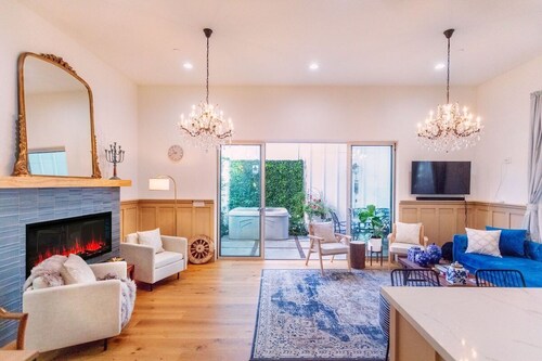 Luxury Designer Home with Hot Tub, Parking Garage Near San Francisco UC Berkeley