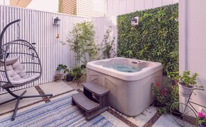 مغطس سبا خارجي