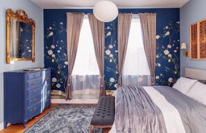 4 عدّة غرف نوم ومكواة/لوح كي وسرير سفر وواي فاي