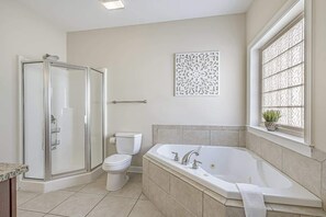 Bathtub, hair dryer - 5BR | Sleeps 16 | Pool | Close To The Beach | 7032 (North Myrtle Beach)
