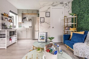 Smart TV, books, offices - Cozy MIAMI Modern Paradise-NEAR HardRock Stadium! (Miami)