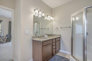 Bathtub, free toiletries, hair dryer, towels
