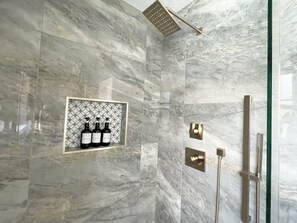 Combined shower/bathtub, hair dryer, towels, soap
