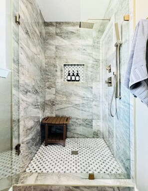 Combined shower/bathtub, hair dryer, towels, soap