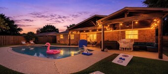 Villa D’Oro, Minutes to FIFA World Cup Stadium, Pool, Spa,Arcade, Game Room