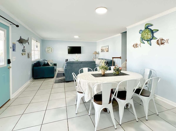 Dining - 6BR | Sleeps 16 | Pool | Steps To The Beach |20427 (North Myrtle Beach)