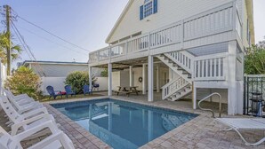 Outdoor pool - 6BR | Sleeps 16 | Pool | Steps To The Beach |20427 (North Myrtle Beach)