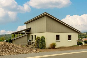 Exterior - Dolomites Bungalow Eifelsteig w/ view Terrace & BBQ (Gerolstein)