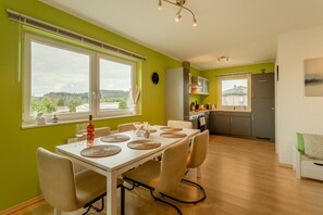 Dining - Dolomites Bungalow Eifelsteig w/ view Terrace & BBQ (Gerolstein)