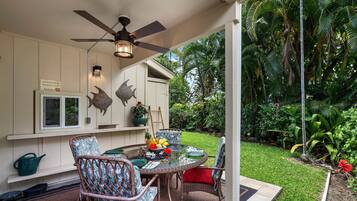 Condo, 1 King Bed (Keauhou Kona Surf & Racquet Club#10) | Outdoor dining