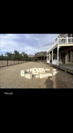 Property grounds - “The Mercantile” is a farmhouse style home on Morning Line Ranch. (New Harmony)