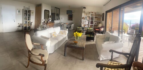 Beachfront villa with breathtaking views of the Gulf of Sagone!