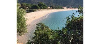 Beachfront villa with breathtaking views of the Gulf of Sagone!