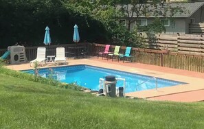 Outdoor pool - Mod Lodge
Family Friendly 
DIY Breakfast
EV charging (Edgewood)