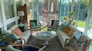 TV connectée, lecteur de DVD, livres, médiathÚque