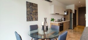 Dining - One bedroom, Fast Wifi. Quiet place, 4 pools (Solidaridad)