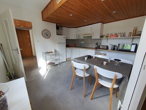 Kühlschrank, Mikrowelle, Geschirrspüler