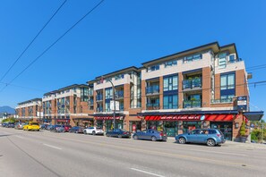 Exterior - Centrally located 3 bedroom 2 bathroom close to stores, restaurants and downtown (Vancouver)