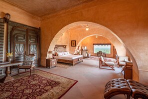 Hilltop War Fort Suite