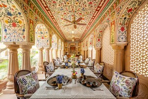 Desayuno con opciones de la cocina local incluido todos los días 