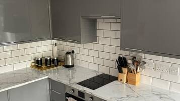 Mini-fridge, oven, stovetop, electric kettle