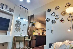 Apartment | Interior - Sleeps 2 With Netflix and Free Wi-fi (Makati)