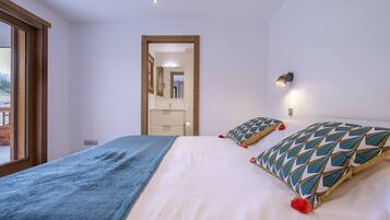 2 slaapkamers, een strijkplank/strijkijzer, wifi, beddengoed