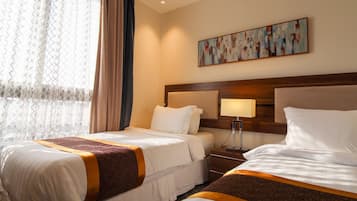 Deluxe Suite | Minibar, in-room safe, blackout drapes, iron/ironing board