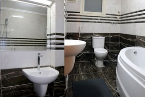 Apartment | Bathroom | Shower, towels