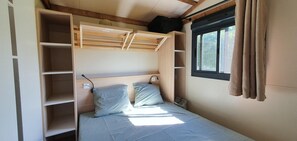 3 quartos, berço de viagem, Wi-Fi, roupa de cama