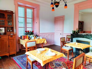 Free daily continental breakfast - Vallée 1900 (Sèvremoine)