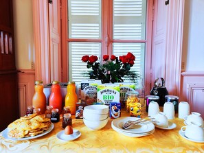 Desayuno continental incluido todos los días 