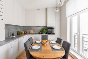 Kühlschrank, Ofen, Herdplatte, Geschirrspüler