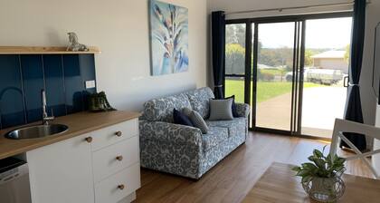 Entire 1br 50sm guest suite 3mins to beach shops restaurants small dog welcome.