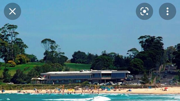A coastal hotel with a beach view, multiple rooms, and a swimming pool. - Entire 1br 50sm guest suite 3mins to beach shops restaurants small dog welcome.
 (Ulladulla)