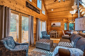 Smart TV, fireplace, video games, table football - Pine Haven Hollow, Game Room, WIFI, Hot Tub, $560 FREE tickets each paid day! (Pigeon Forge)