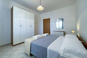 Apartment, 2 Queen-Betten | 2 Schlafzimmer, kostenloses WLAN, Bettwäsche